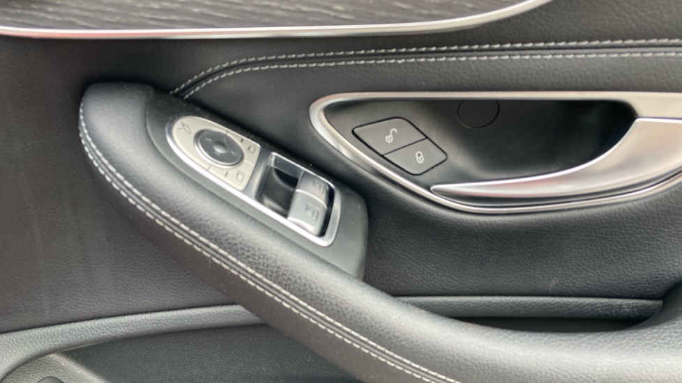 Mercedes-Benz C-Class C300 AMG Line Premium 2dr 9G-Tronic Petrol Coupe - Image 28