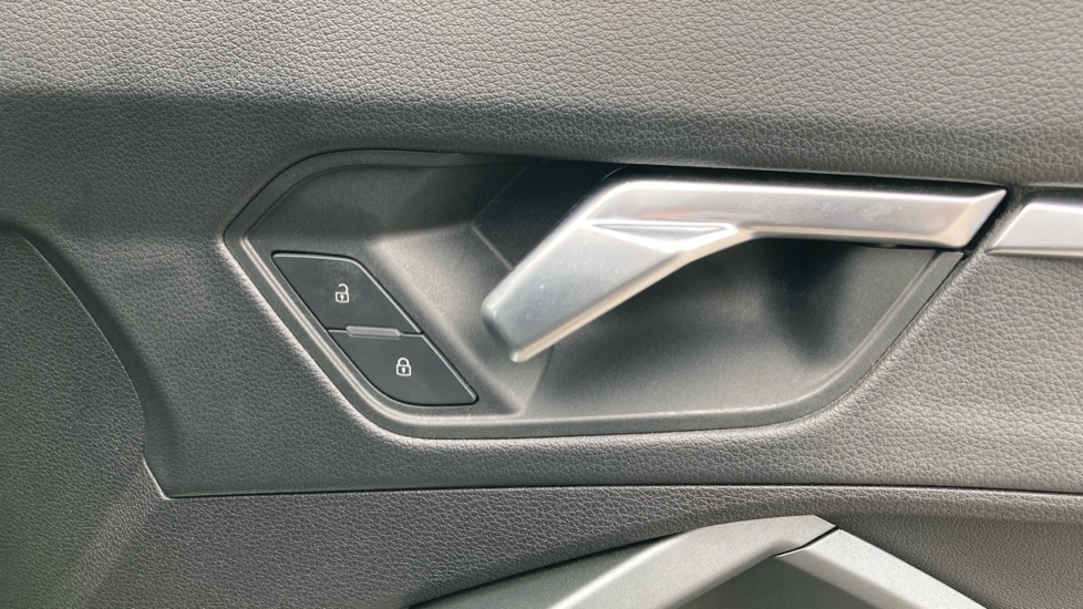 Audi Q3 35 TFSI S Line 5dr S Tronic Petrol Estate - Image 31