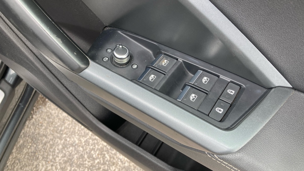 Audi Q3 35 TFSI S Line 5dr S Tronic Petrol Estate - Image 32