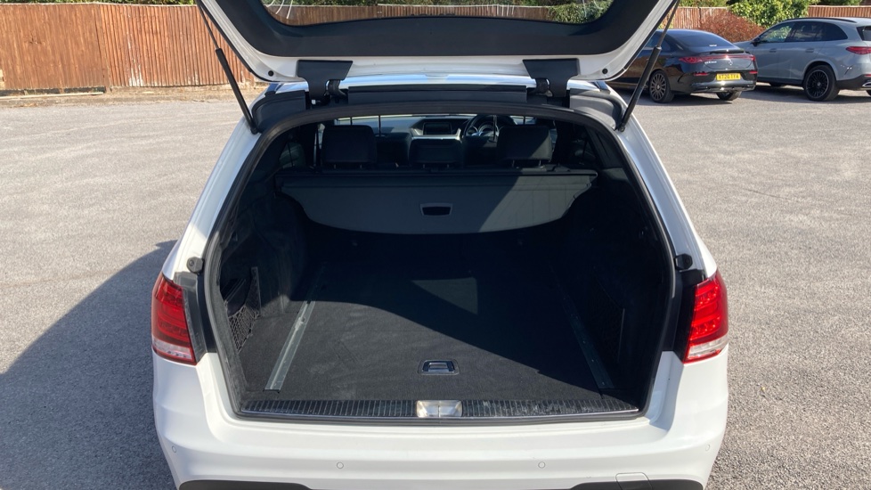 Mercedes-Benz E-Class E220 BlueTEC AMG Night Ed Premium 5dr 7G-Tronic Diesel Estate - Image 4
