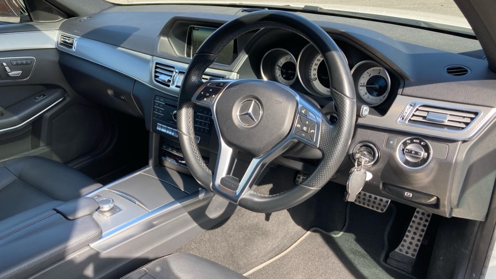 Mercedes-Benz E-Class E220 BlueTEC AMG Night Ed Premium 5dr 7G-Tronic Diesel Estate - Image 11
