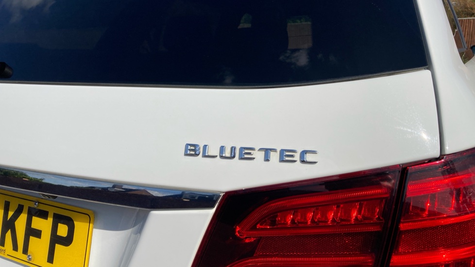 Mercedes-Benz E-Class E220 BlueTEC AMG Night Ed Premium 5dr 7G-Tronic Diesel Estate - Image 23