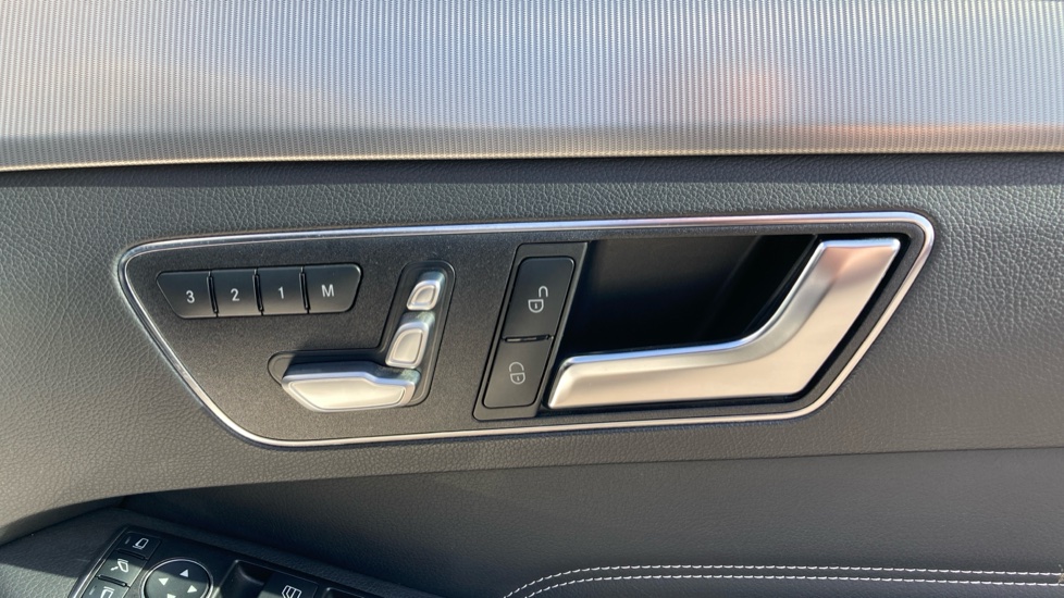 Mercedes-Benz E-Class E220 BlueTEC AMG Night Ed Premium 5dr 7G-Tronic Diesel Estate - Image 31