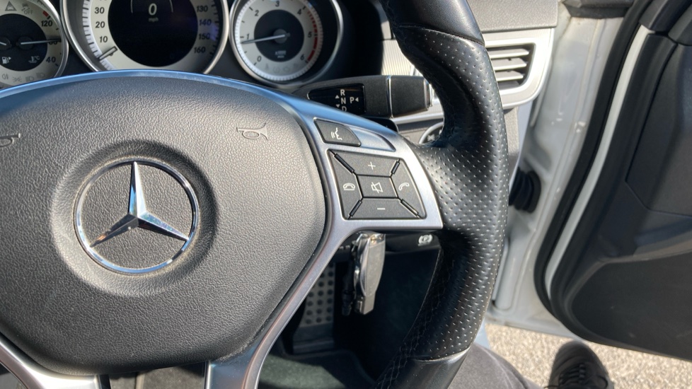 Mercedes-Benz E-Class E220 BlueTEC AMG Night Ed Premium 5dr 7G-Tronic Diesel Estate - Image 35