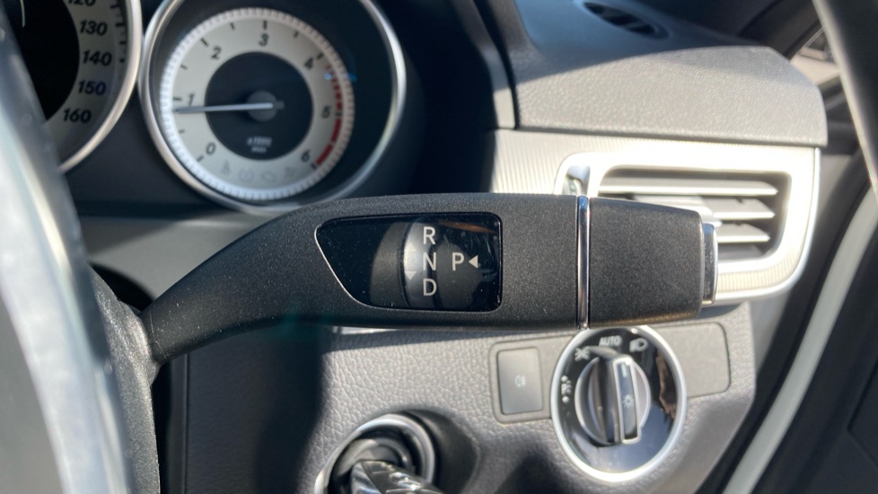 Mercedes-Benz E-Class E220 BlueTEC AMG Night Ed Premium 5dr 7G-Tronic Diesel Estate - Image 37