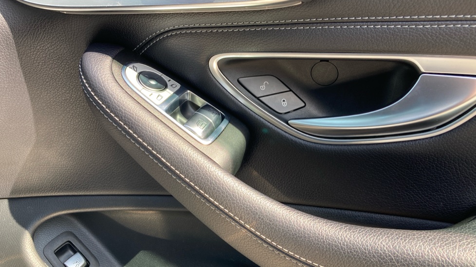 Mercedes-Benz C-Class C300 AMG Line Premium 2dr 9G-Tronic Petrol Coupe - Image 31
