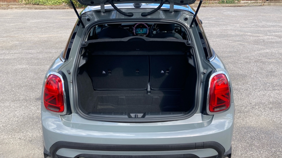 MINI Hatchback 1.5 Cooper Classic 5dr Auto Petrol Hatchback - Image 4