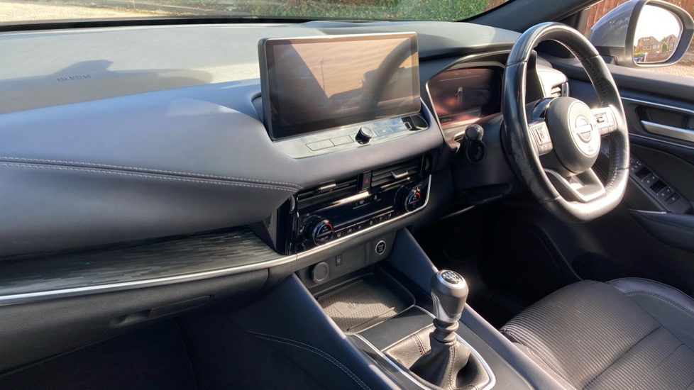 Nissan Qashqai 1.3 DiG-T MH 158 Tekna 5dr Petrol Hatchback - Image 9