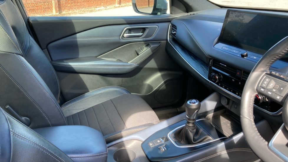 Nissan Qashqai 1.3 DiG-T MH 158 Tekna 5dr Petrol Hatchback - Image 14