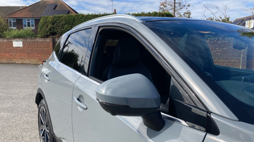 Nissan Qashqai 1.3 DiG-T MH 158 Tekna 5dr Petrol Hatchback - Image 21