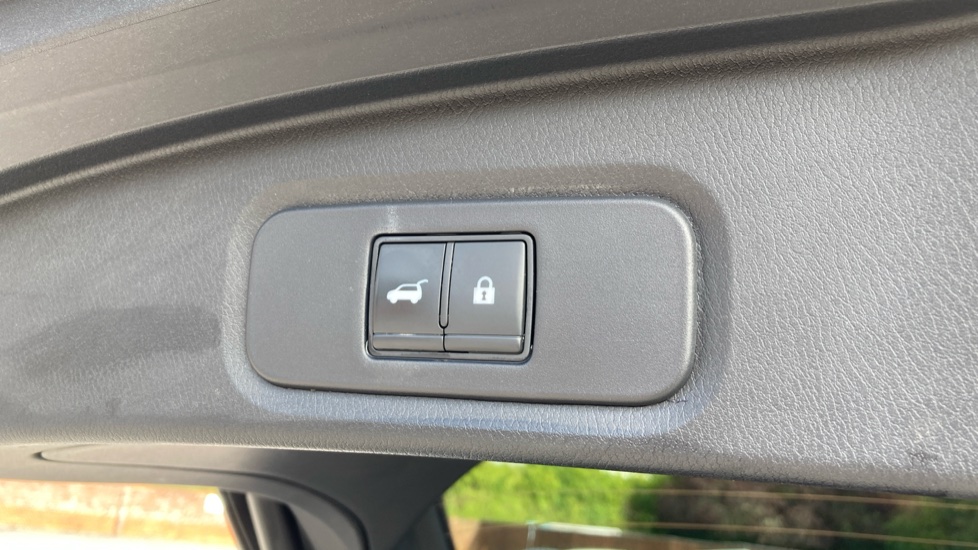Nissan Qashqai 1.3 DiG-T MH 158 Tekna 5dr Petrol Hatchback - Image 27