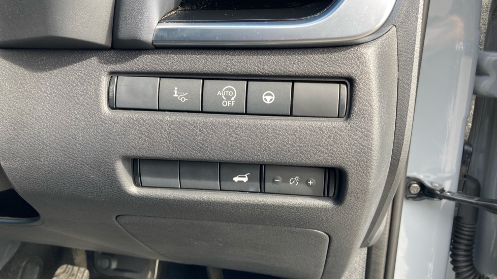 Nissan Qashqai 1.3 DiG-T MH 158 Tekna 5dr Petrol Hatchback - Image 31