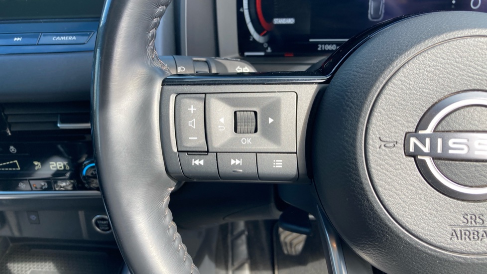 Nissan Qashqai 1.3 DiG-T MH 158 Tekna 5dr Petrol Hatchback - Image 34