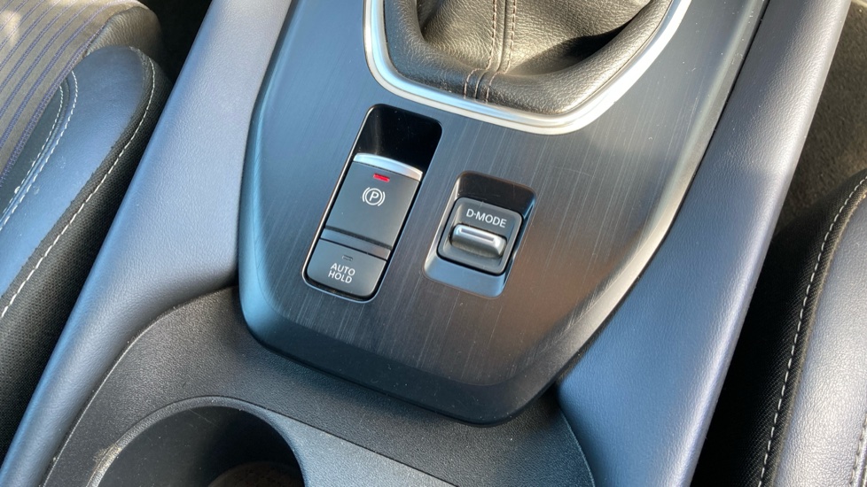 Nissan Qashqai 1.3 DiG-T MH 158 Tekna 5dr Petrol Hatchback - Image 37