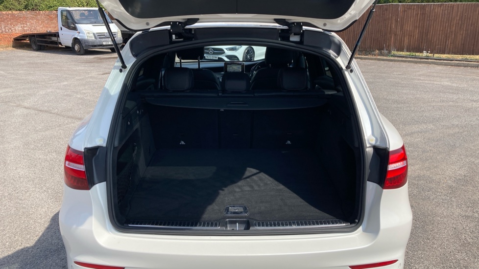 Mercedes-Benz GLC 250d 4Matic AMG Night Edition 5dr 9G-Tronic Diesel Estate - Image 4