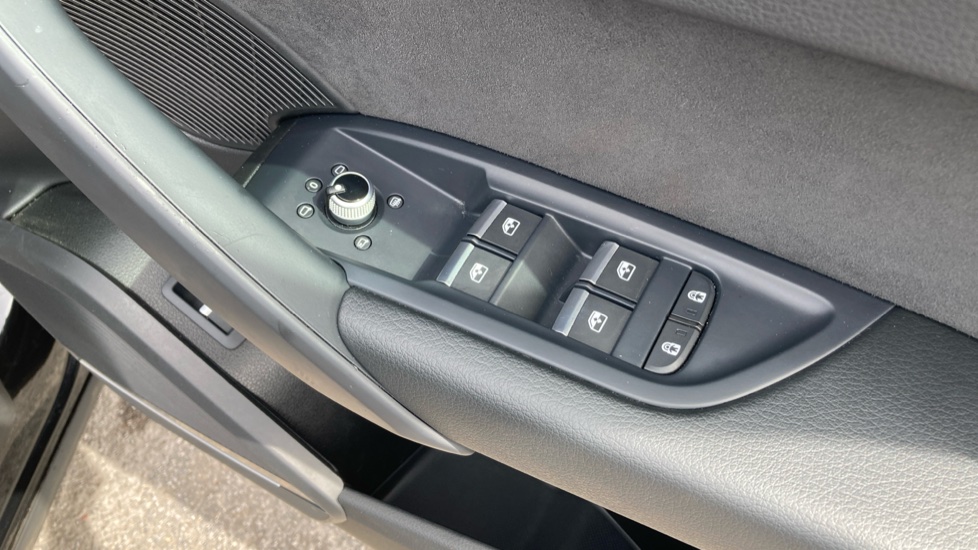 Audi Q5 45 TFSI Quattro S Line 5dr S Tronic Petrol Estate - Image 34