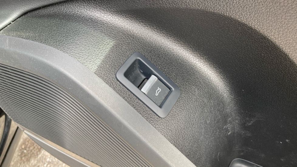 Audi Q5 45 TFSI Quattro S Line 5dr S Tronic Petrol Estate - Image 35
