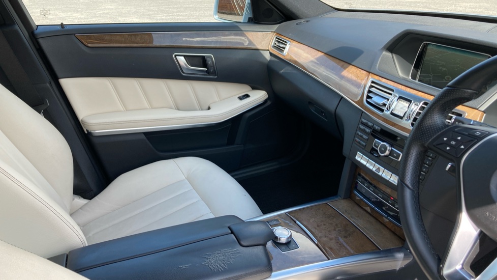 Mercedes-Benz E-Class E200 SE 4dr 7G-Tronic Petrol Saloon - Image 14