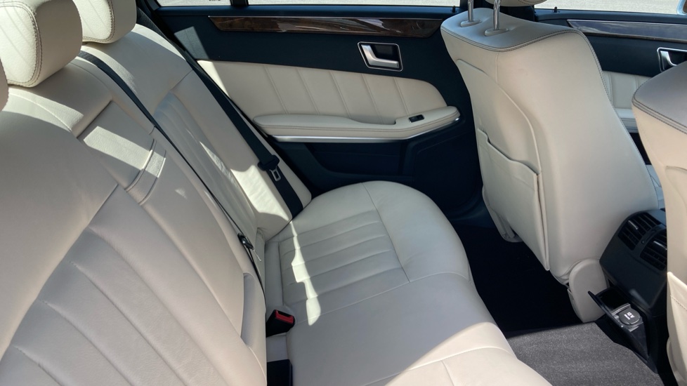 Mercedes-Benz E-Class E200 SE 4dr 7G-Tronic Petrol Saloon - Image 16