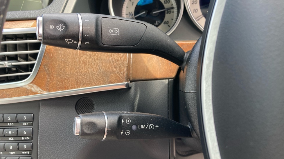 Mercedes-Benz E-Class E200 SE 4dr 7G-Tronic Petrol Saloon - Image 39