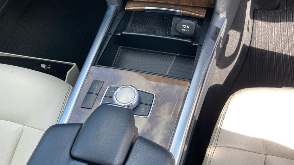 Mercedes-Benz E-Class E200 SE 4dr 7G-Tronic Petrol Saloon - Image 41
