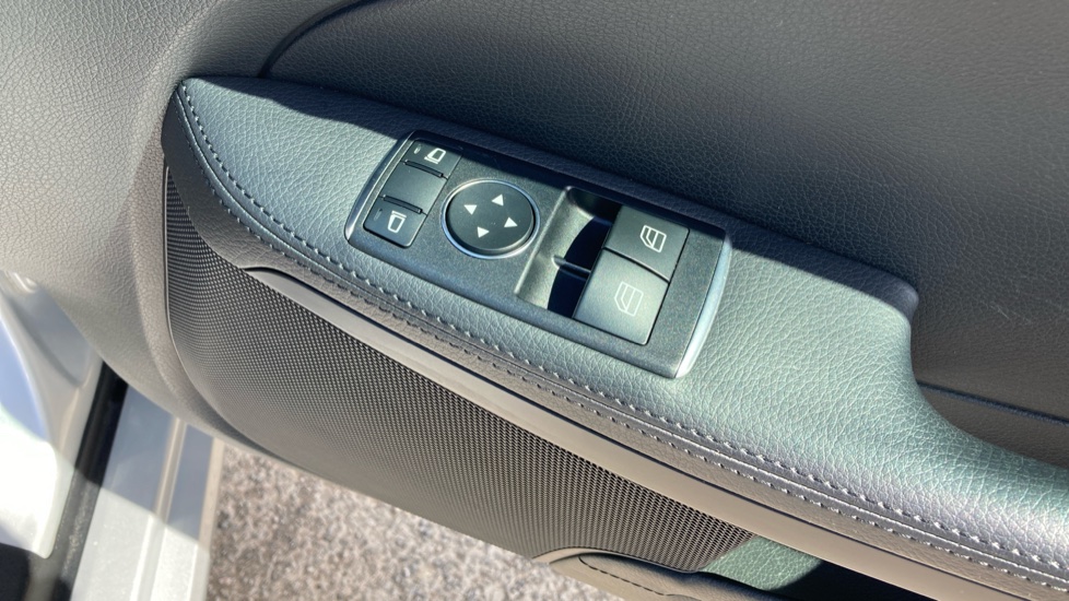 Mercedes-Benz SLC 300 AMG Line 2dr 9G-Tronic Petrol Roadster - Image 28