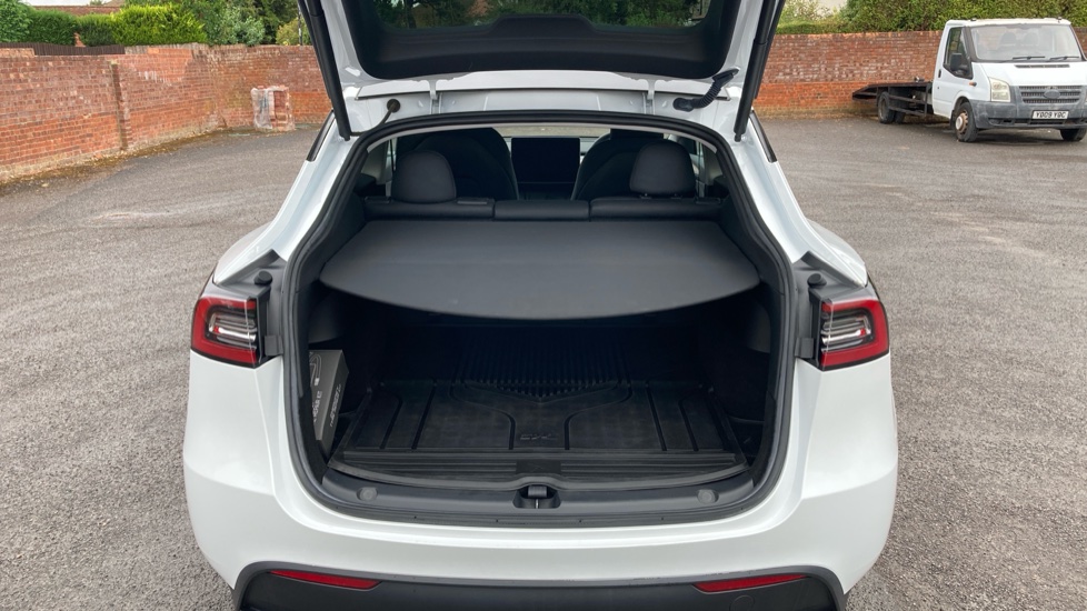 Tesla Model Y Long Range AWD 5dr Auto Electric Hatchback - Image 4