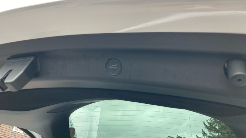 Tesla Model Y Long Range AWD 5dr Auto Electric Hatchback - Image 29