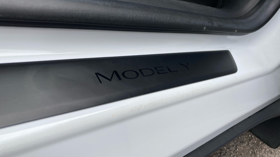 Tesla Model Y Long Range AWD 5dr Auto Electric Hatchback - Image 33