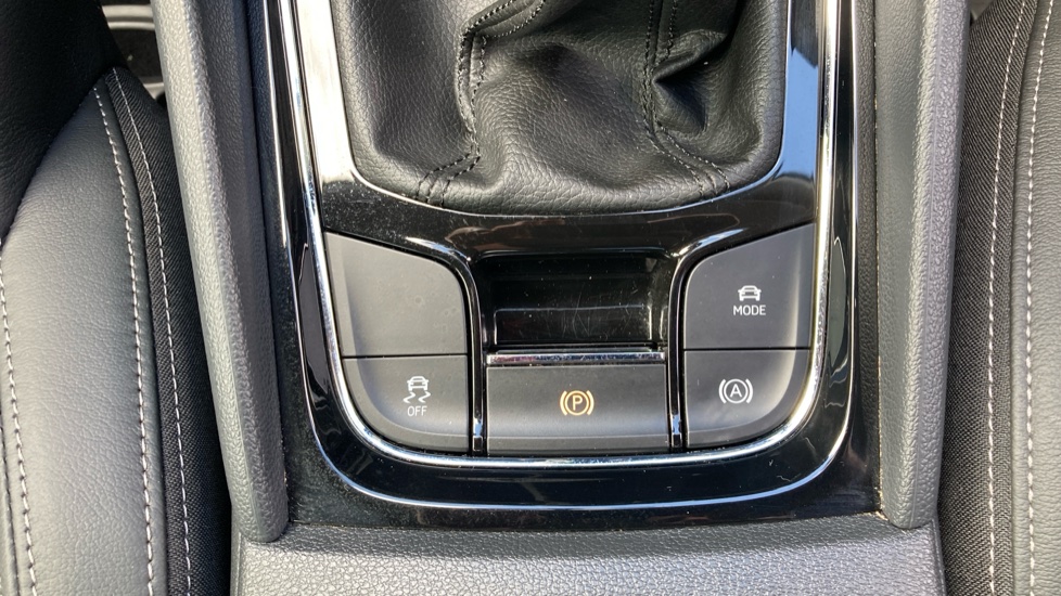 Skoda Karoq 1.5 TSI SE L 5dr Petrol Estate - Image 25
