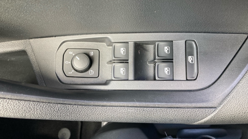 Skoda Karoq 1.5 TSI SE L 5dr Petrol Estate - Image 29