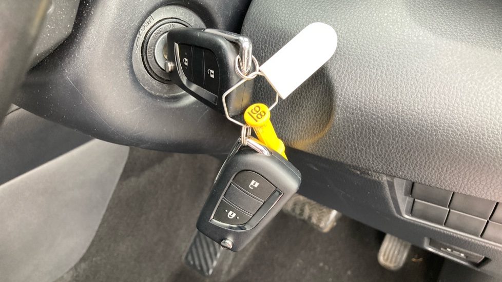 Toyota Yaris 1.5 Hybrid Icon 5dr CVT Hybrid Hatchback - Image 20