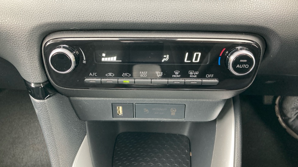 Toyota Yaris 1.5 Hybrid Icon 5dr CVT Hybrid Hatchback - Image 22