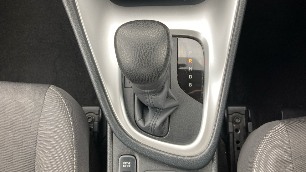 Toyota Yaris 1.5 Hybrid Icon 5dr CVT Hybrid Hatchback - Image 23