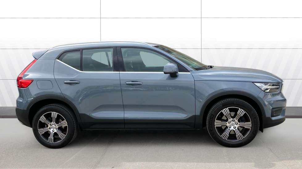 Volvo XC40 2.0 T4 Inscription 5dr Geartronic Petrol Estate - Image 5