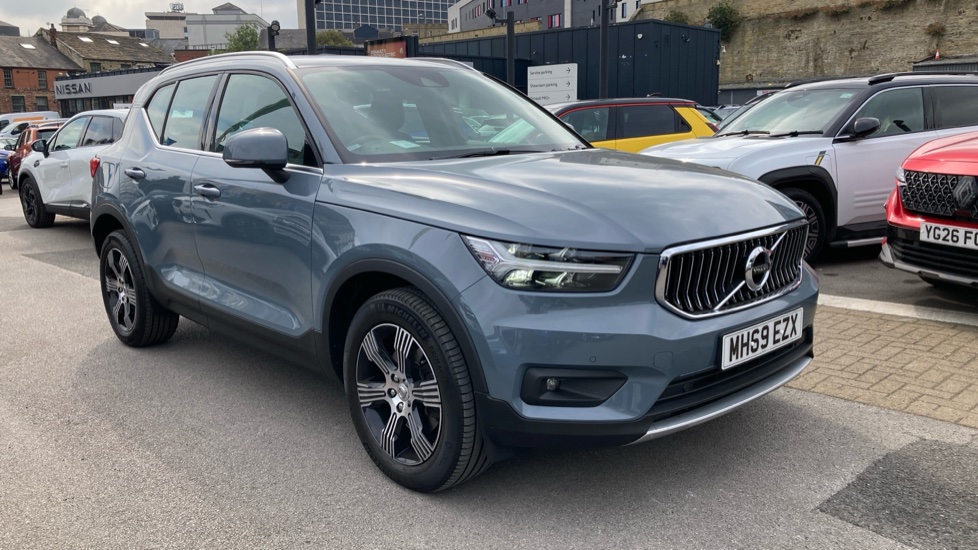 Volvo XC40 2.0 T4 Inscription 5dr Geartronic Petrol Estate - Image 8