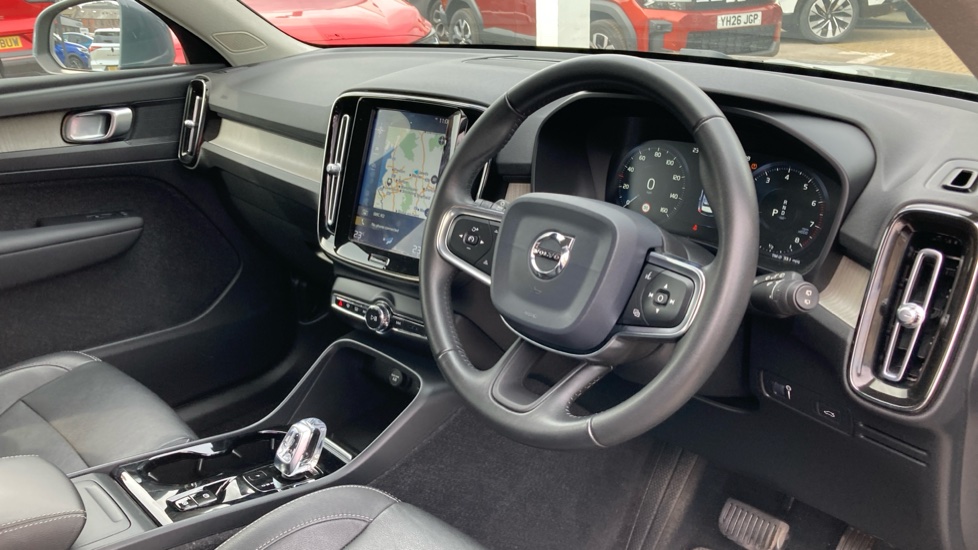 Volvo XC40 2.0 T4 Inscription 5dr Geartronic Petrol Estate - Image 11
