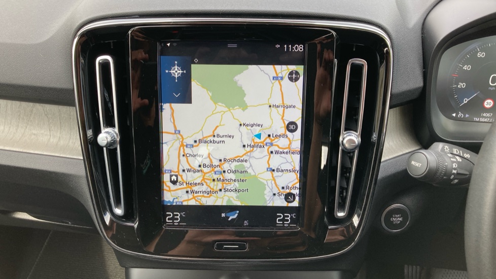 Volvo XC40 2.0 T4 Inscription 5dr Geartronic Petrol Estate - Image 12