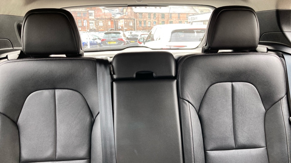 Volvo XC40 2.0 T4 Inscription 5dr Geartronic Petrol Estate - Image 15