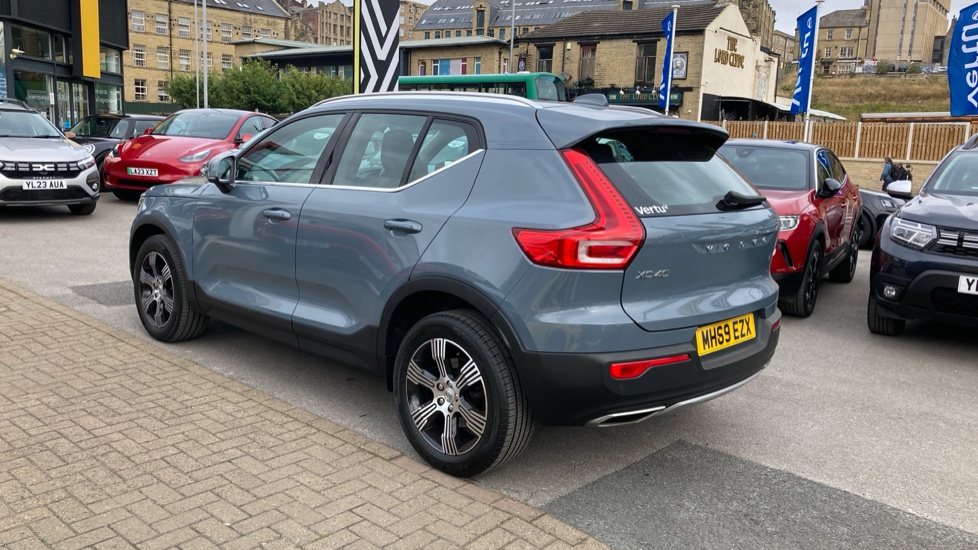 Volvo XC40 2.0 T4 Inscription 5dr Geartronic Petrol Estate - Image 17
