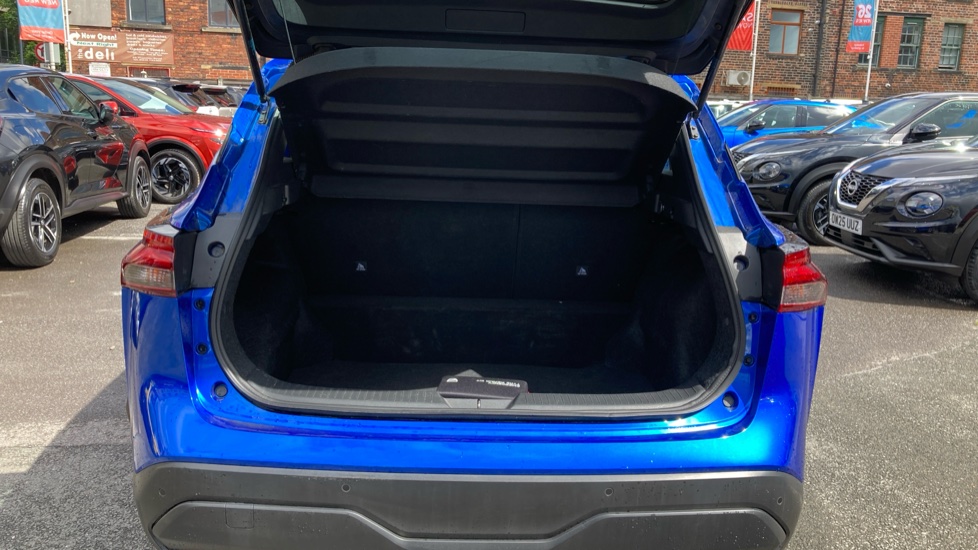 Nissan Qashqai 1.3 DiG-T MH 158 Acenta Premium 5dr Xtronic Petrol Hatchback - Image 4