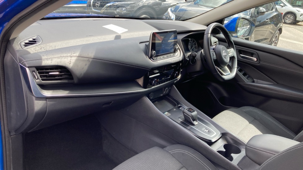 Nissan Qashqai 1.3 DiG-T MH 158 Acenta Premium 5dr Xtronic Petrol Hatchback - Image 9