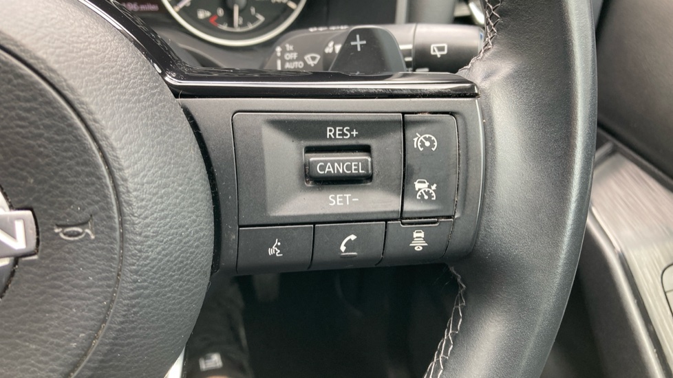 Nissan Qashqai 1.3 DiG-T MH 158 Acenta Premium 5dr Xtronic Petrol Hatchback - Image 24