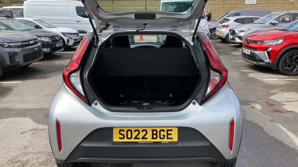 Toyota Aygo X 1.0 VVT-i Pure 5dr Petrol Hatchback - Image 4