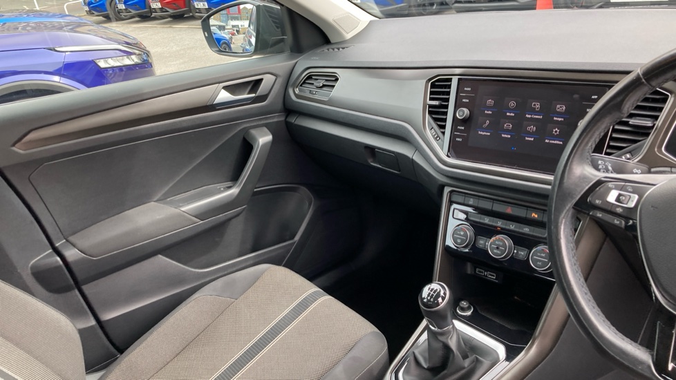 Volkswagen T-Roc 1.0 TSI SE 5dr Petrol Hatchback - Image 14