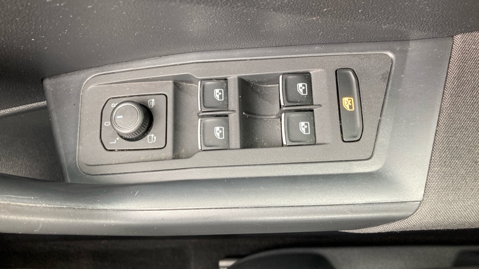 Volkswagen T-Roc 1.0 TSI SE 5dr Petrol Hatchback - Image 25