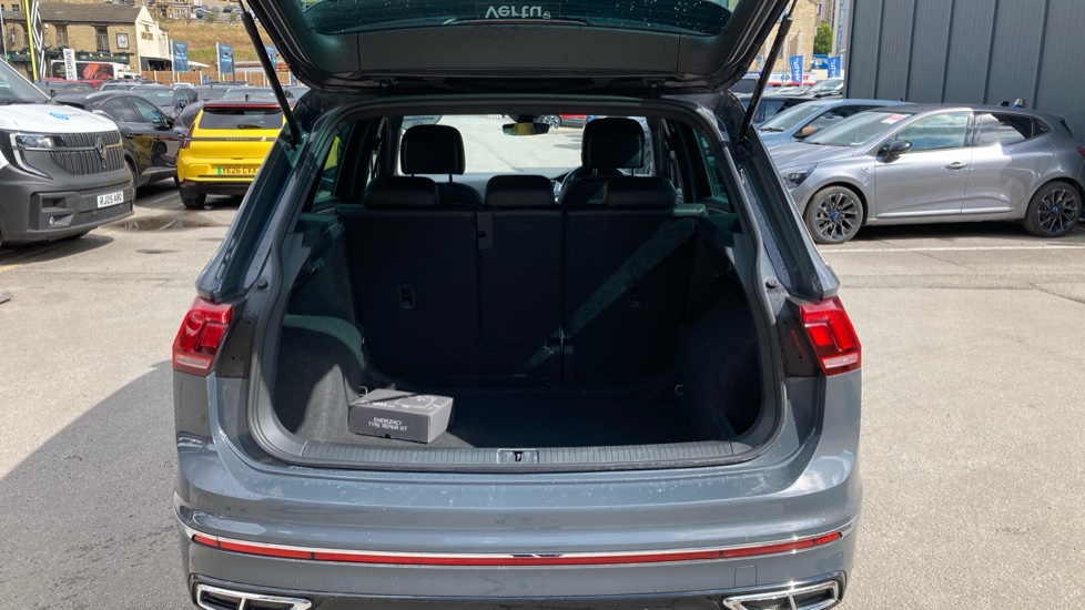 Volkswagen Tiguan 2.0 TDI R-Line 5dr DSG Diesel Estate - Image 4