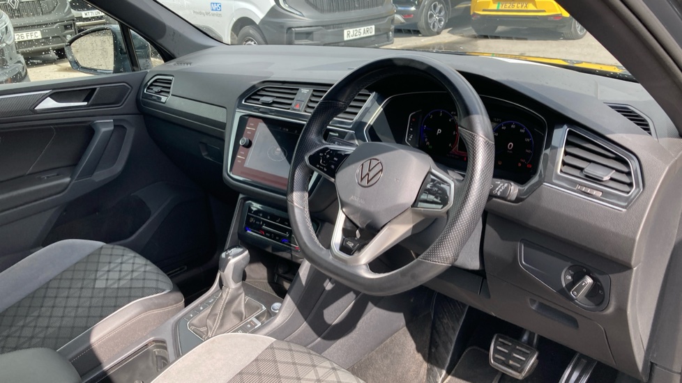 Volkswagen Tiguan 2.0 TDI R-Line 5dr DSG Diesel Estate - Image 11