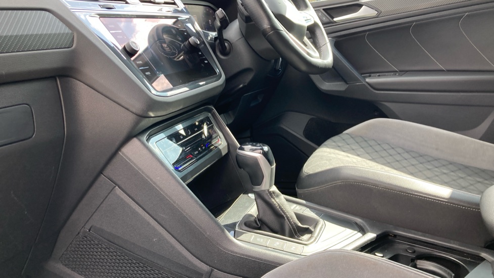 Volkswagen Tiguan 2.0 TDI R-Line 5dr DSG Diesel Estate - Image 13
