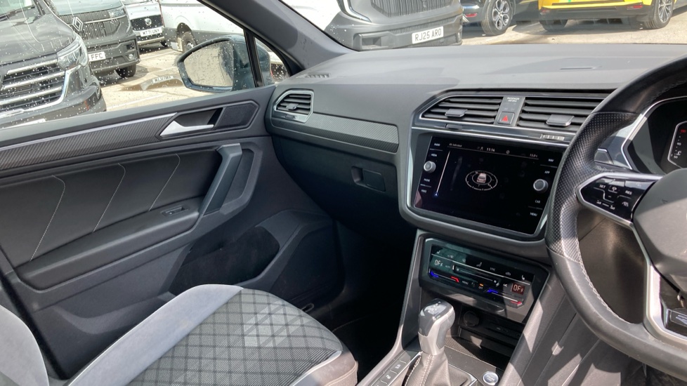 Volkswagen Tiguan 2.0 TDI R-Line 5dr DSG Diesel Estate - Image 14